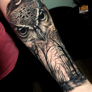 tatuaje_brazo_buho_bosque_logia_barcelona_victor_losni 